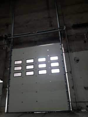USI DE GARAJ SECTIONALE INDUSTRIALE CU SISTEM DE CULISARE FVL ( FULL VERTICAL )